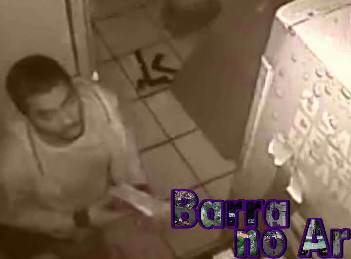 Homem é procurado após furto no centro 