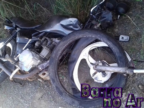Na Lúcio Meira: Moto bate de frente com carro no Belvedere