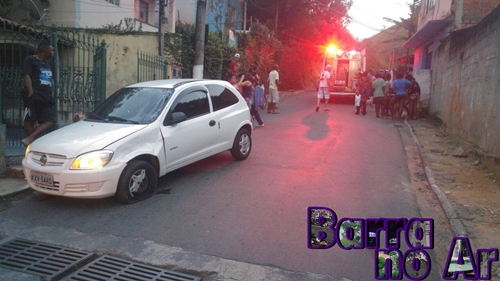 Motociclista fica ferido ao bater de frente com carro no Oficinas Velhas