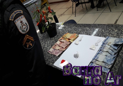 PM detém passageiro de táxi com drogas no Morro do Gama 