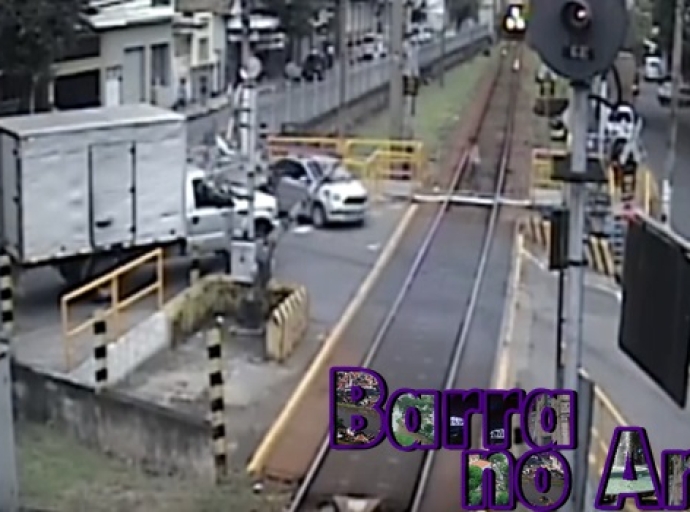 Vídeo mostra idosa momentos antes de ser atingida por trem no Centro