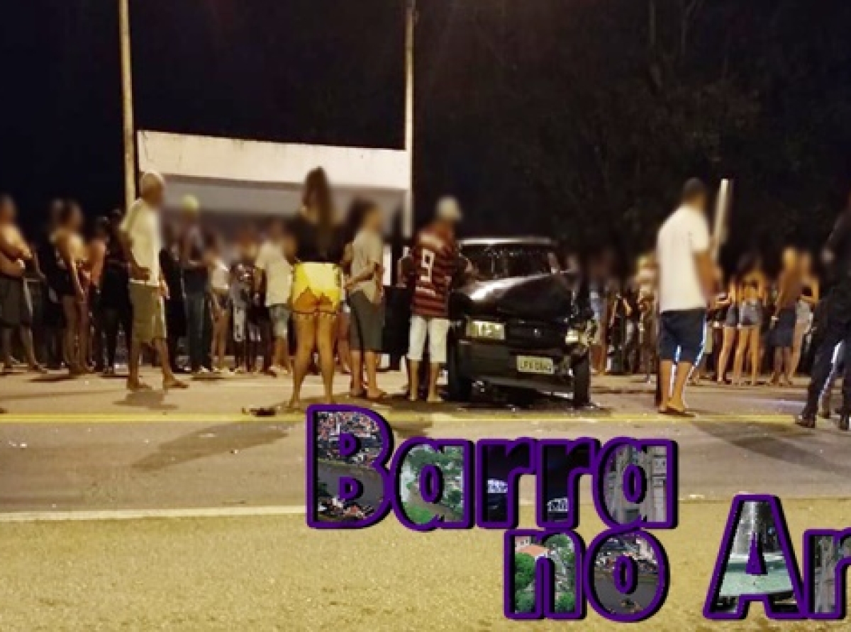Condutor perde o controle do veículo e colide na traseira de uma carreta na BR-393